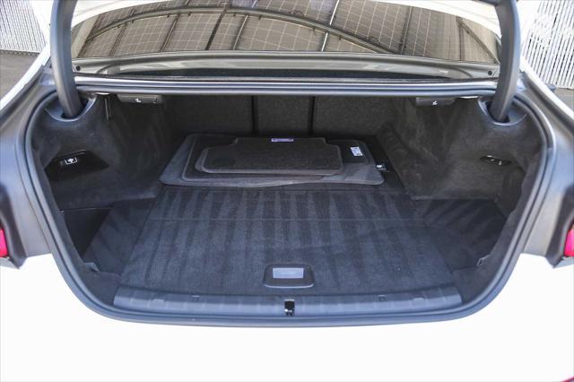 Photo of 2022 White BMW 530e