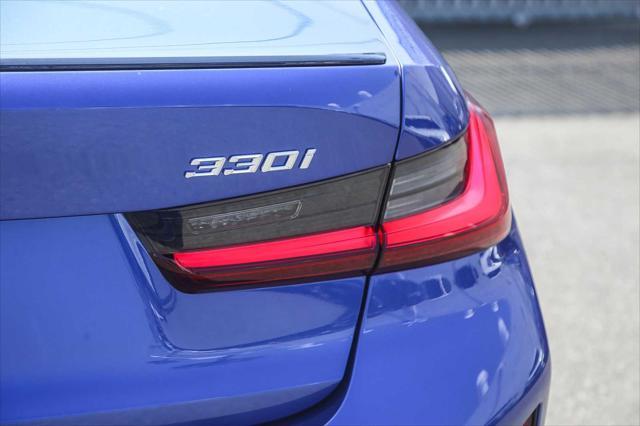 Photo of 2025 Blue BMW 330