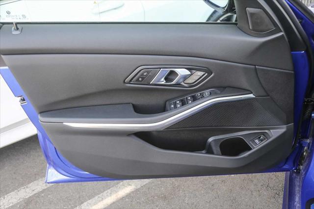 Photo of 2025 Blue BMW 330