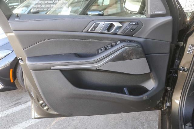 Photo of 2026 Green BMW X7