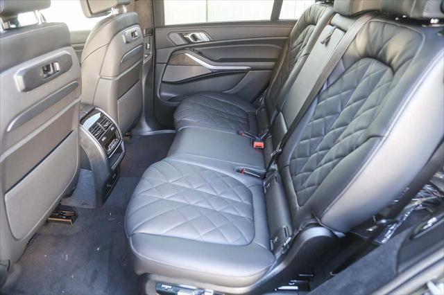 Photo of 2026 Green BMW X7