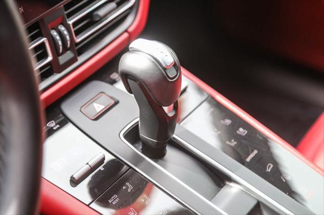 Photo of 2023 White Porsche Macan