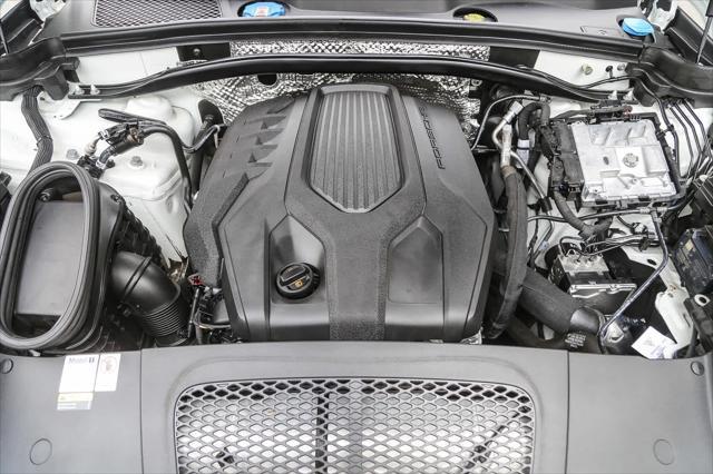 Photo of 2023 White Porsche Macan