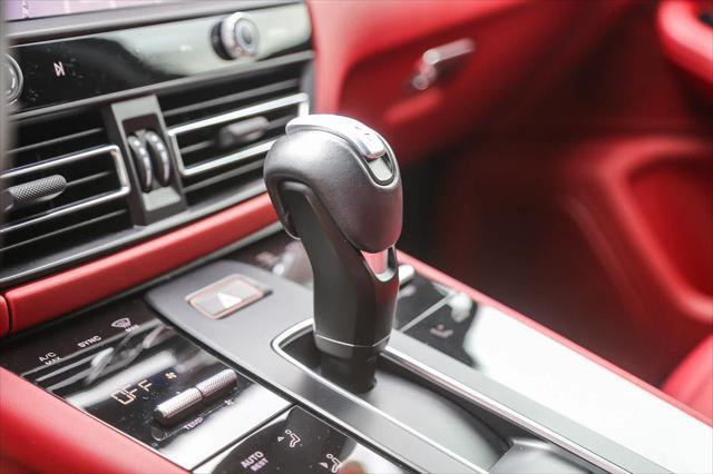 Photo of 2023 White Porsche Macan