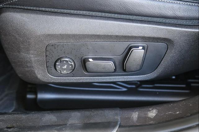 Photo of 2025 Gray BMW 330