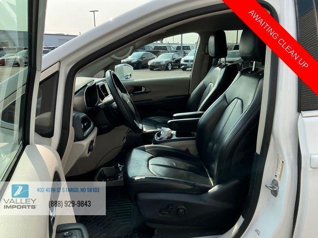 Photo of 2021 Bright White Clearcoat Chrysler Pacifica