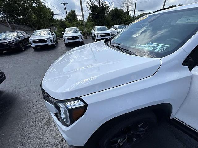 Photo of 2022 Summit White GMC Terrain