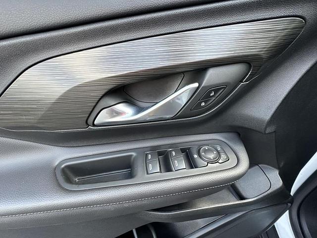 Photo of 2022 Summit White GMC Terrain