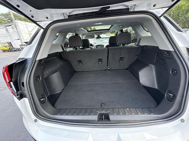 Photo of 2022 Summit White GMC Terrain