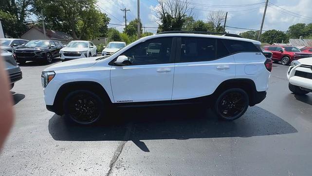 Photo of 2022 Summit White GMC Terrain
