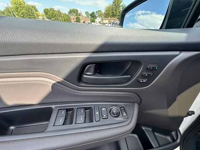 Photo of 2018 White Diamond Pearl Honda Odyssey