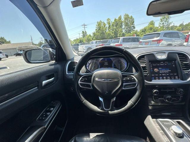 Photo of 2018 White Chrysler 300