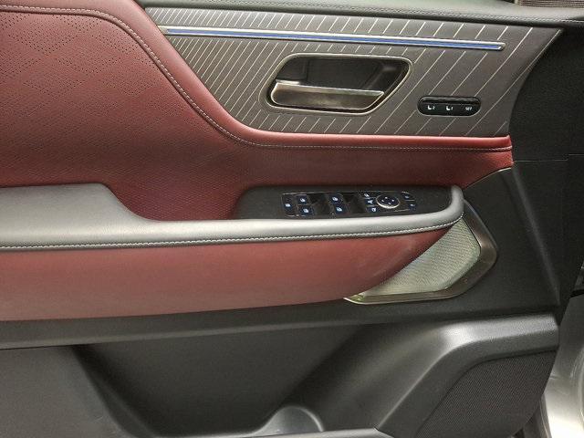Photo of 2025 Dynamic Metal/Black Obsidian INFINITI QX80