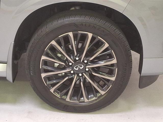 Photo of 2025 Dynamic Metal/Black Obsidian INFINITI QX80