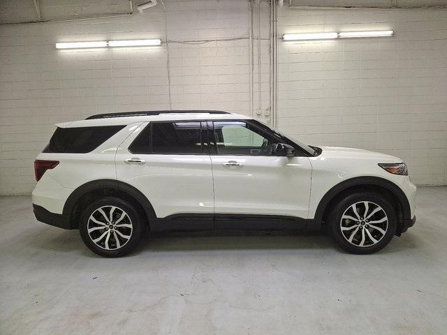 Photo of 2022 Star White Metallic Tri-Coat Ford Explorer