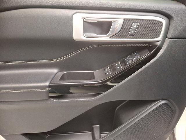 Photo of 2022 Star White Metallic Tri-Coat Ford Explorer