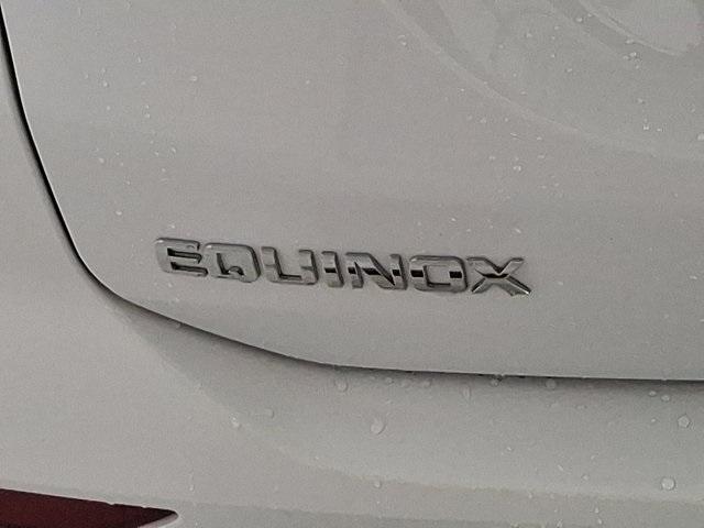 Photo of 2024 Summit White Chevrolet Equinox