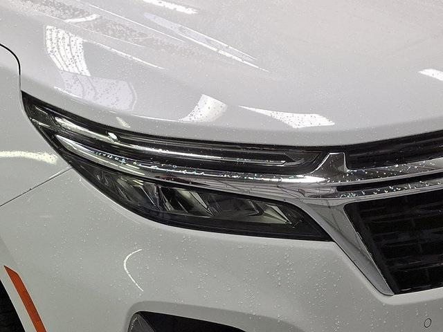 Photo of 2024 Summit White Chevrolet Equinox