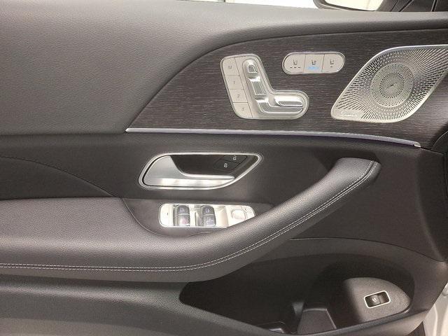Photo of 2025 Moonlight White Mercedes-Benz GLS 450