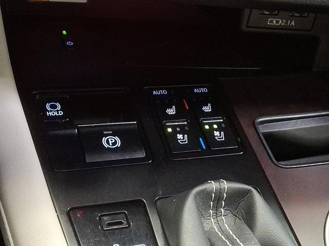 Photo of 2022 Ultra White Lexus RX 350