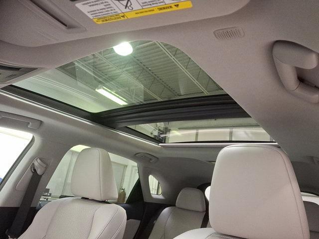 Photo of 2022 Ultra White Lexus RX 350