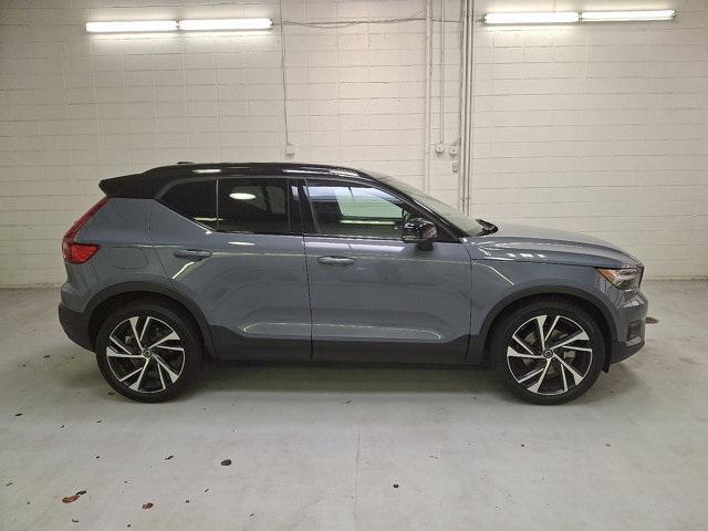 Photo of 2021 Thunder Gray Metallic Volvo XC40
