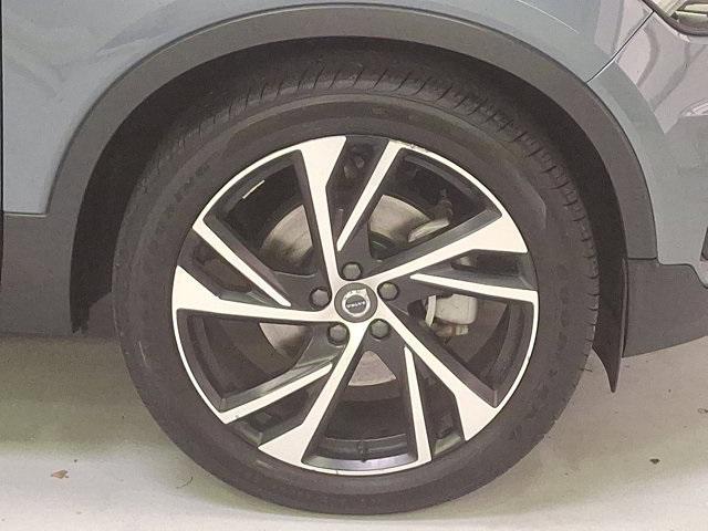 Photo of 2021 Thunder Gray Metallic Volvo XC40