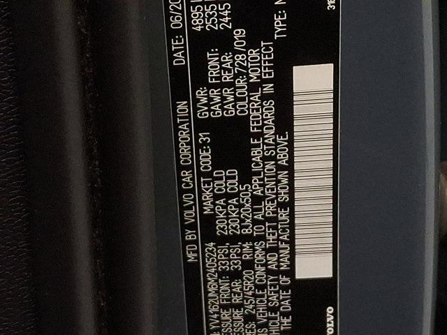 Photo of 2021 Thunder Gray Metallic Volvo XC40