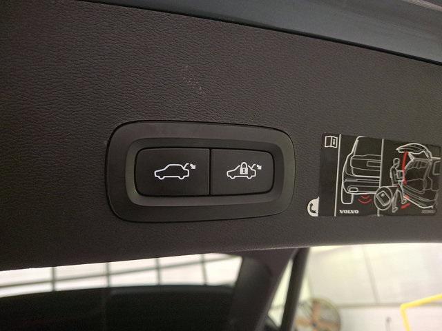 Photo of 2021 Thunder Gray Metallic Volvo XC40