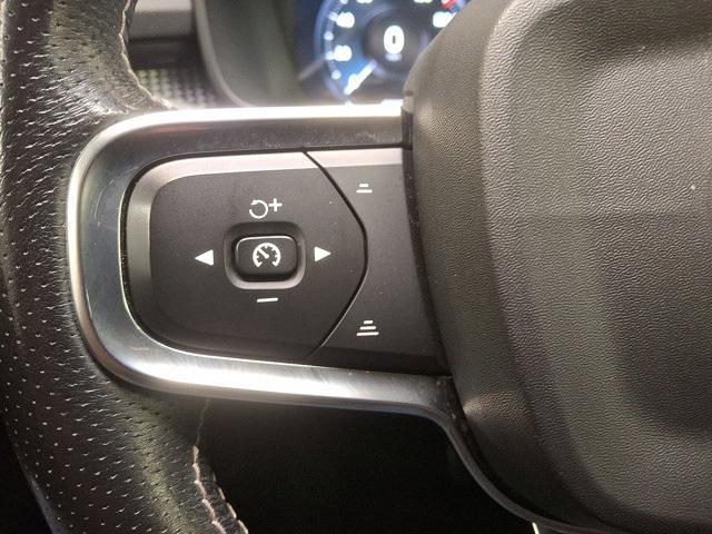 Photo of 2021 Thunder Gray Metallic Volvo XC40