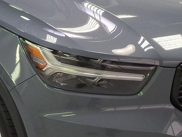 Photo of 2021 Thunder Gray Metallic Volvo XC40