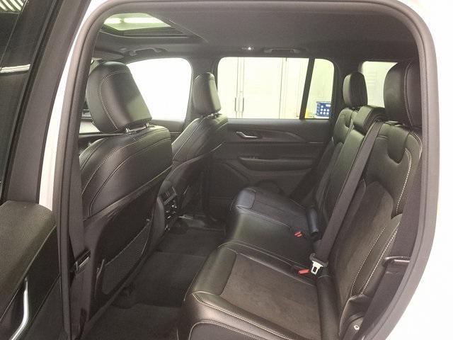 Photo of 2023 Bright White Clearcoat Jeep Grand Cherokee