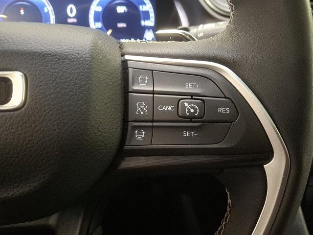 Photo of 2023 Bright White Clearcoat Jeep Grand Cherokee