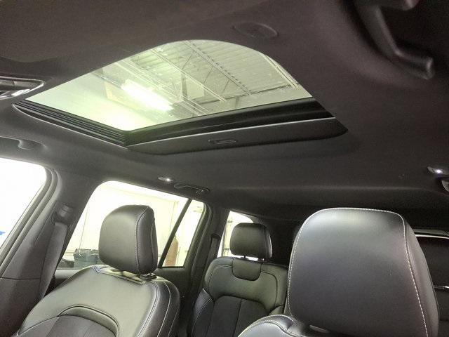 Photo of 2023 Bright White Clearcoat Jeep Grand Cherokee