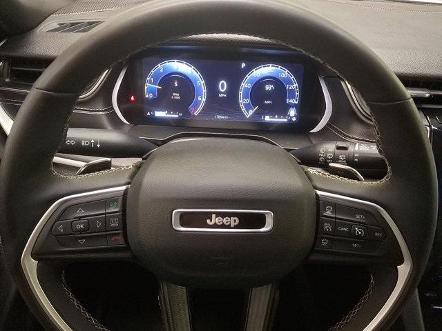 Photo of 2023 Bright White Clearcoat Jeep Grand Cherokee