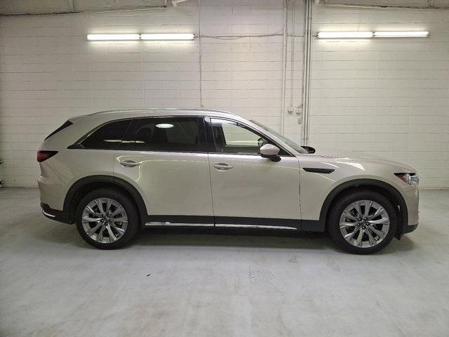 Photo of 2024 Platinum Quartz Mazda CX-90