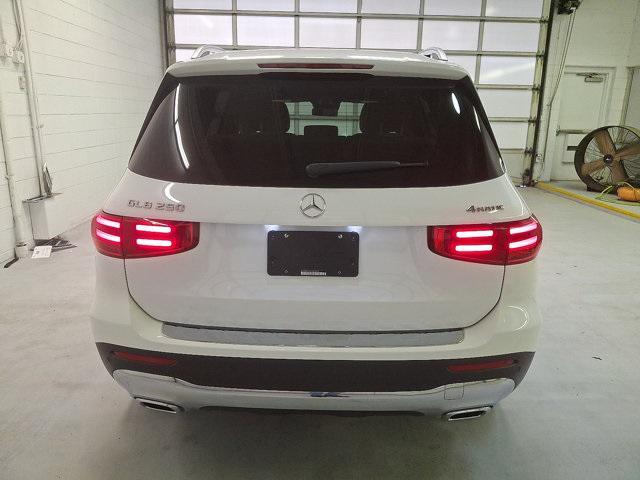 Photo of 2025 Polar White Mercedes-Benz GLB 250