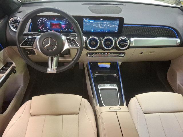 Photo of 2025 Polar White Mercedes-Benz GLB 250