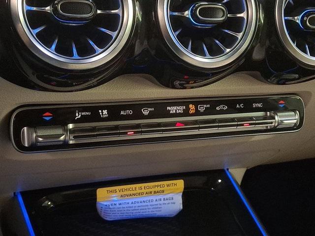 Photo of 2025 Polar White Mercedes-Benz GLB 250