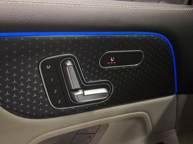 Photo of 2025 Polar White Mercedes-Benz GLB 250