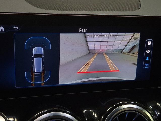 Photo of 2025 Polar White Mercedes-Benz GLB 250