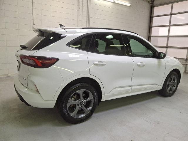 Photo of 2023 Oxford White Ford Escape