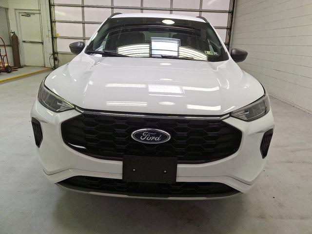 Photo of 2023 Oxford White Ford Escape