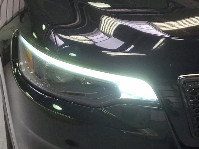 Photo of 2023 Diamond Black Crystal Pearlcoat Jeep Cherokee