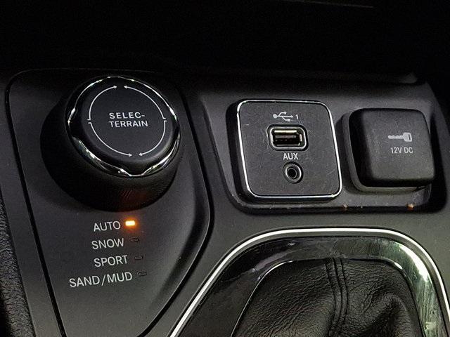 Photo of 2023 Diamond Black Crystal Pearlcoat Jeep Cherokee