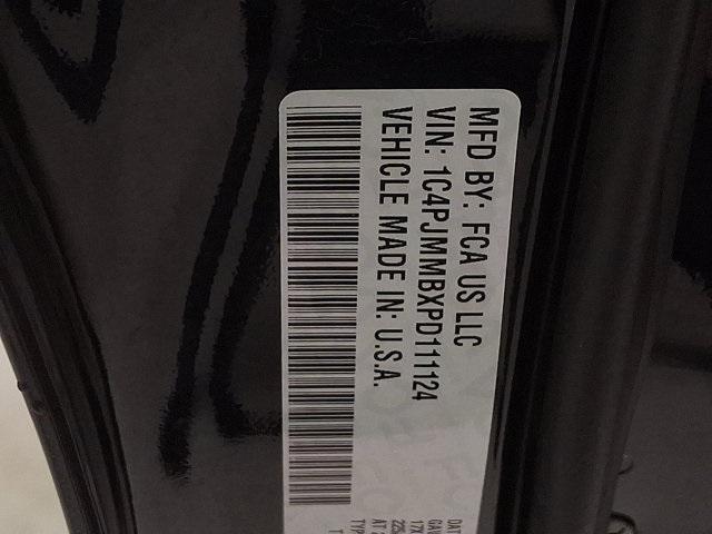 Photo of 2023 Diamond Black Crystal Pearlcoat Jeep Cherokee
