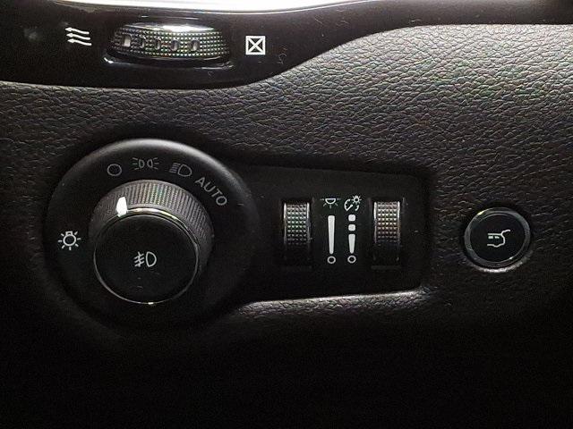Photo of 2023 Diamond Black Crystal Pearlcoat Jeep Cherokee