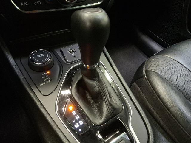 Photo of 2023 Diamond Black Crystal Pearlcoat Jeep Cherokee