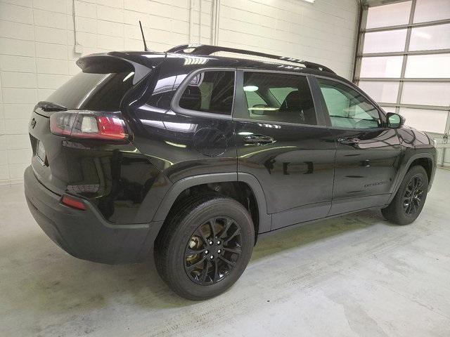 Photo of 2023 Diamond Black Crystal Pearlcoat Jeep Cherokee