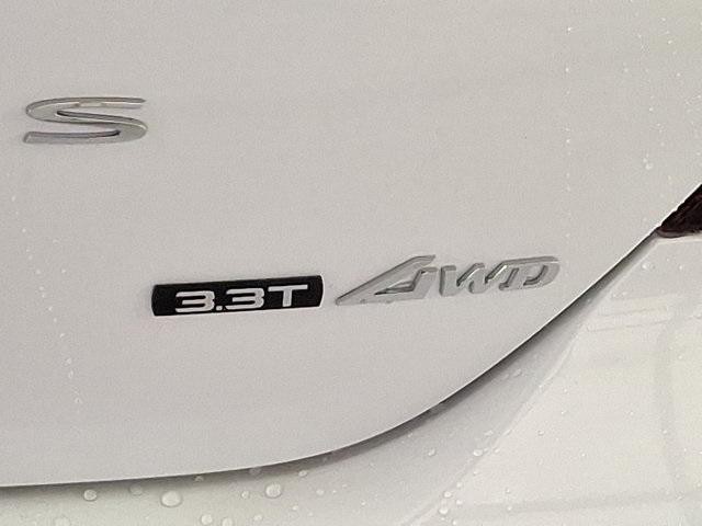 Photo of 2025 Uyuni White Genesis G70